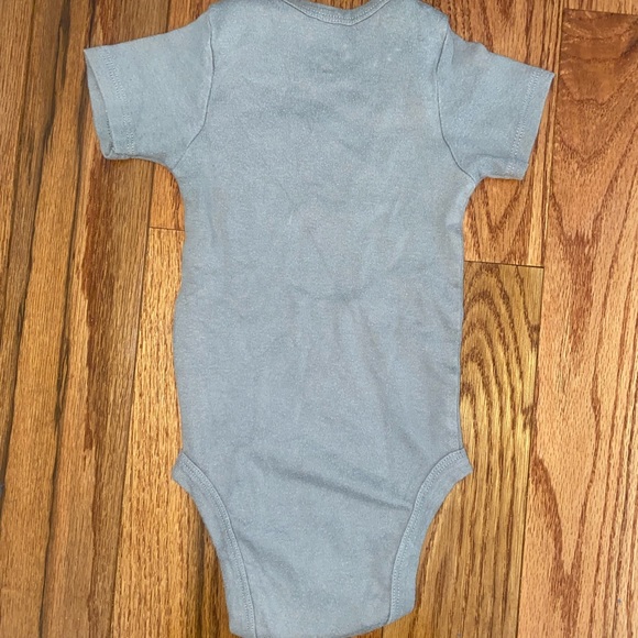 Simple Tee - Picture 3 of 5